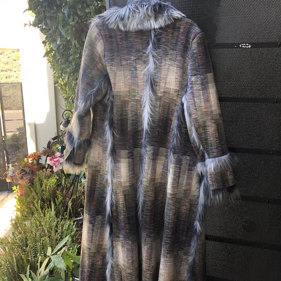 Fuzzy long winter coat - Picture 4 of 9